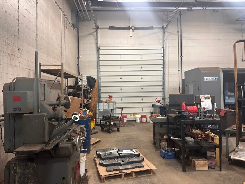 More Photos Of 3408 Busch Dr SW, Grandville Manufacturing For Sale