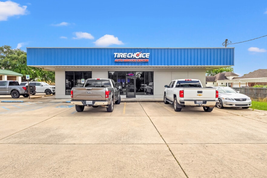 Primary Photo Of 4605 W Congress St, Lafayette Freestanding For Sale