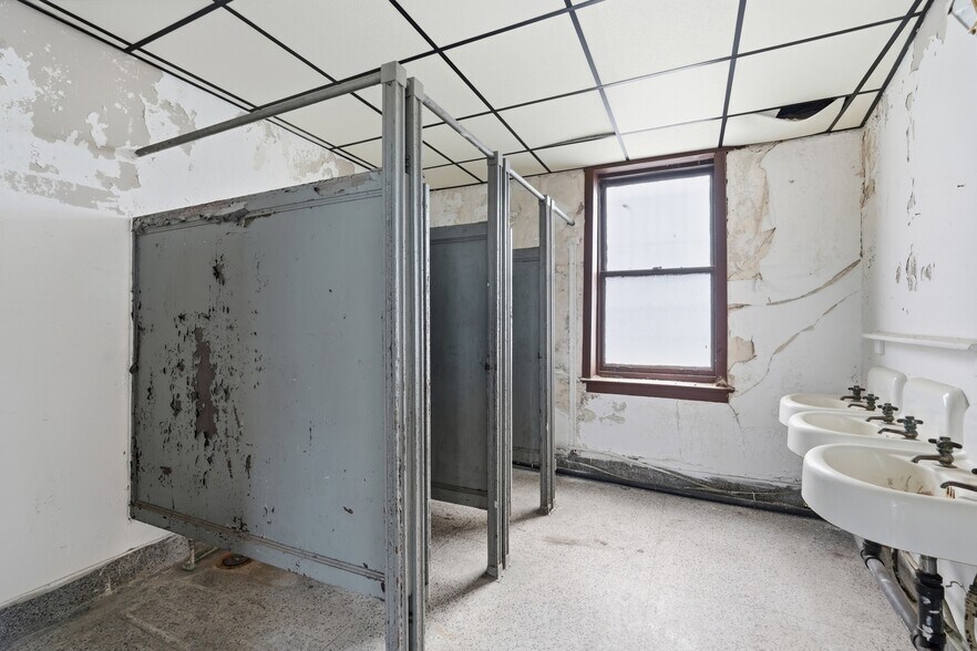 More Photos Of 1142-1148 Broadway, Camden Flex For Sale
