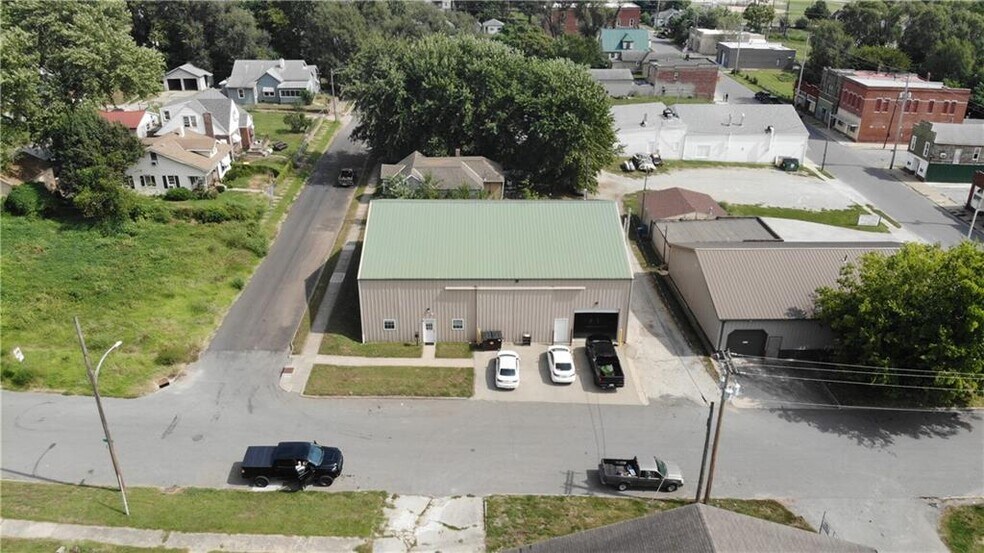 More Photos Of 1704 Center St, Saint Joseph Warehouse For Sale