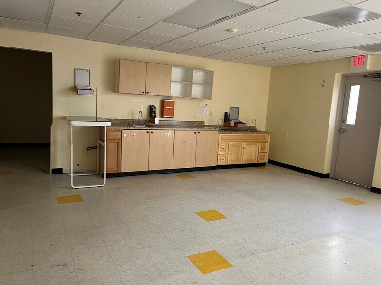 More Photos Of 2409 Mall Dr, North Charleston Freestanding For Lease