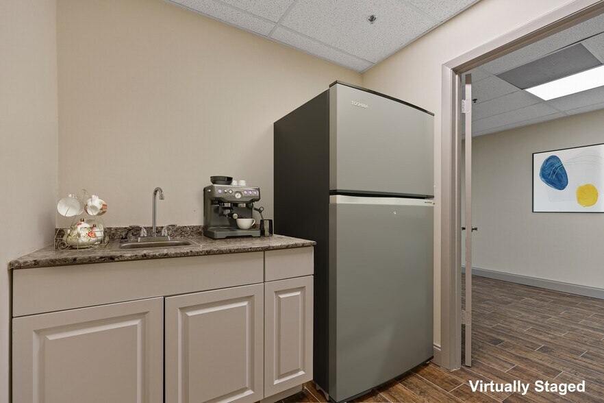 More Photos Of 2101-2163 NW 79th Ave, Doral Warehouse For Lease