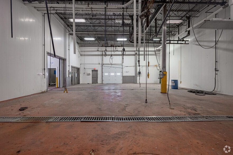 More Photos Of 502 Factory Ave, Ridgely Industrial For Sale