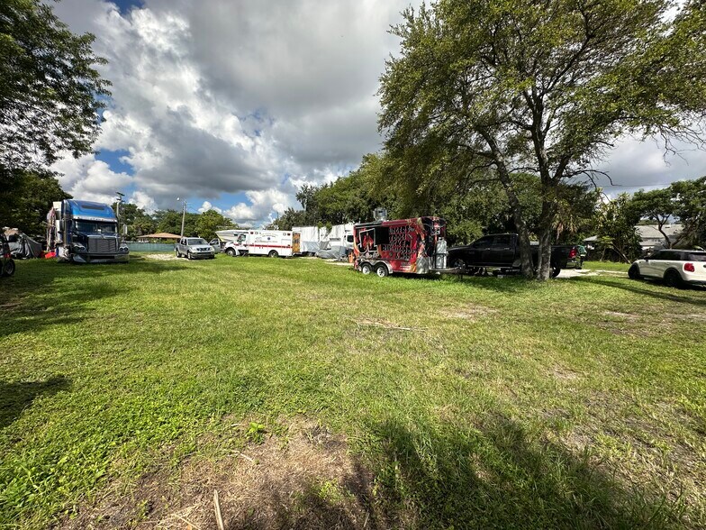 More Photos Of 112-115 NW 4 Ave, Dania Beach Warehouse For Lease