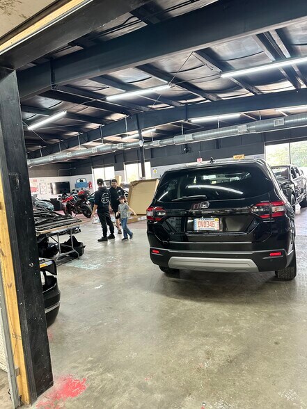 More Photos Of 6332 Blanding Blvd, Jacksonville Service For Sale