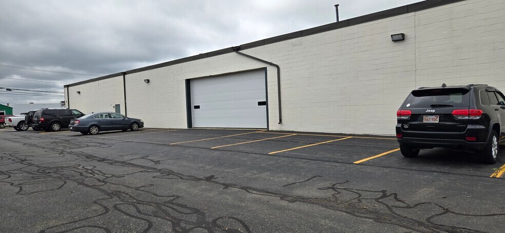 More Photos Of 50 Parker St, Newburyport Manufacturing For Lease