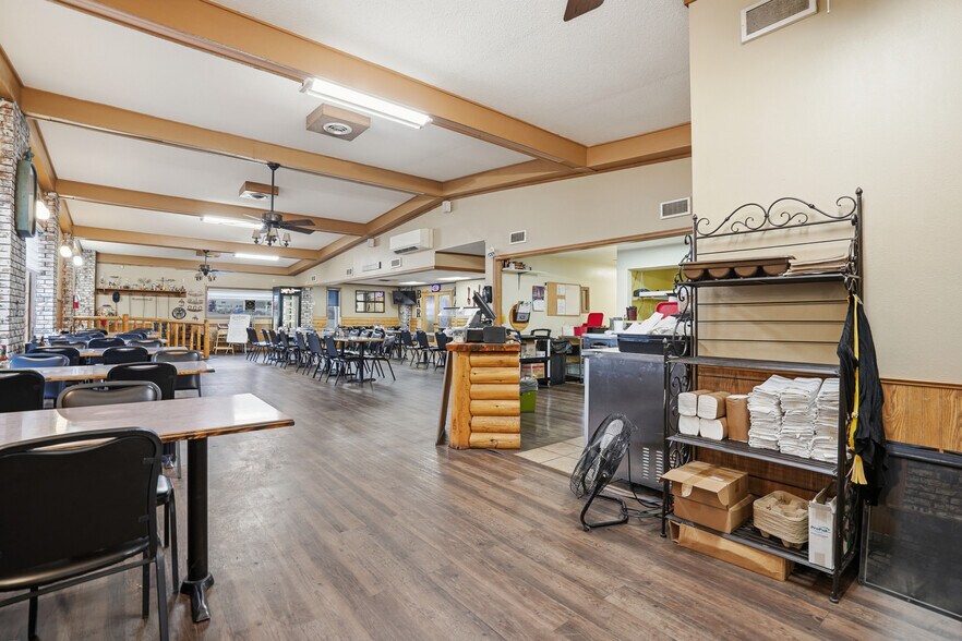 More Photos Of 1401 Laurel St, Whitewood Restaurant For Sale