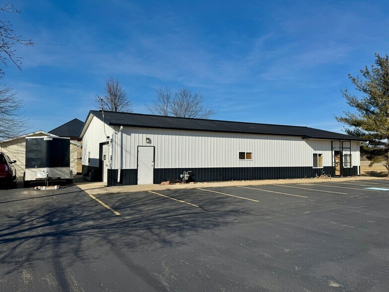 More Photos Of 9 Enterprise Dr, La Salle Distribution For Lease