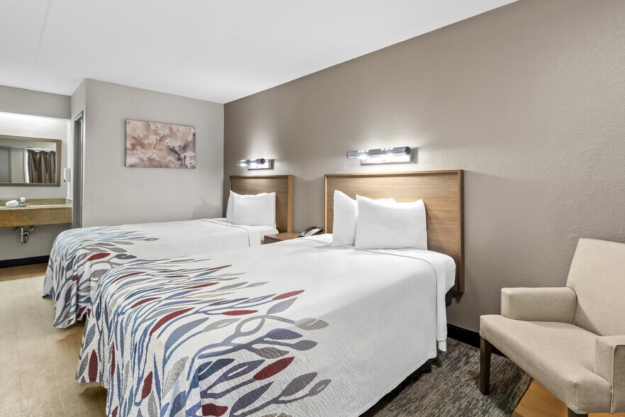 More Photos Of 7370 Miller Ln, Dayton Hotel For Sale