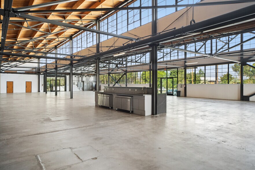 More Photos Of 4000-4010 Chevy Chase Dr, Los Angeles Office For Lease