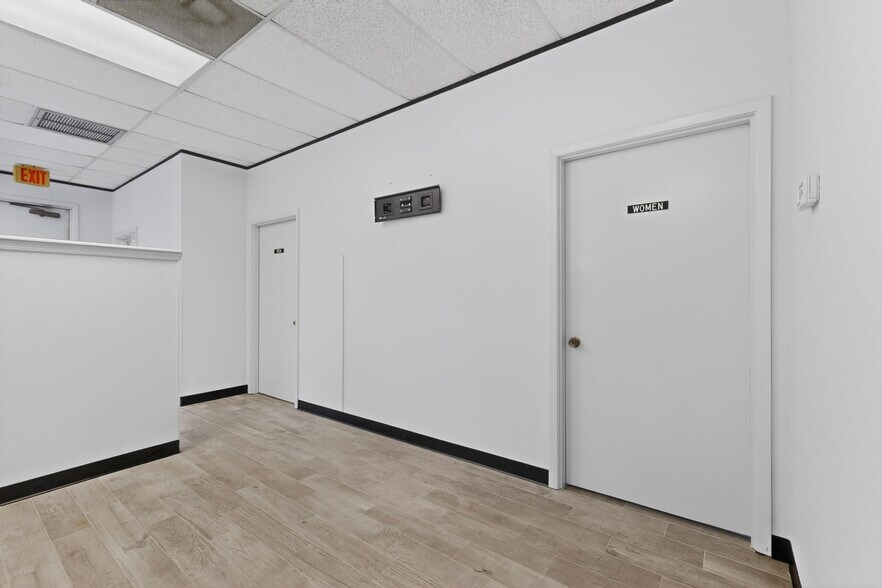 More Photos Of 8870 Business Park Dr, Austin Loft Creative Space For Lease