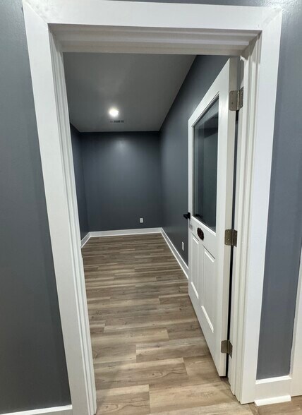 More Photos Of 301-304 Macy Dr, Roswell Medical For Lease