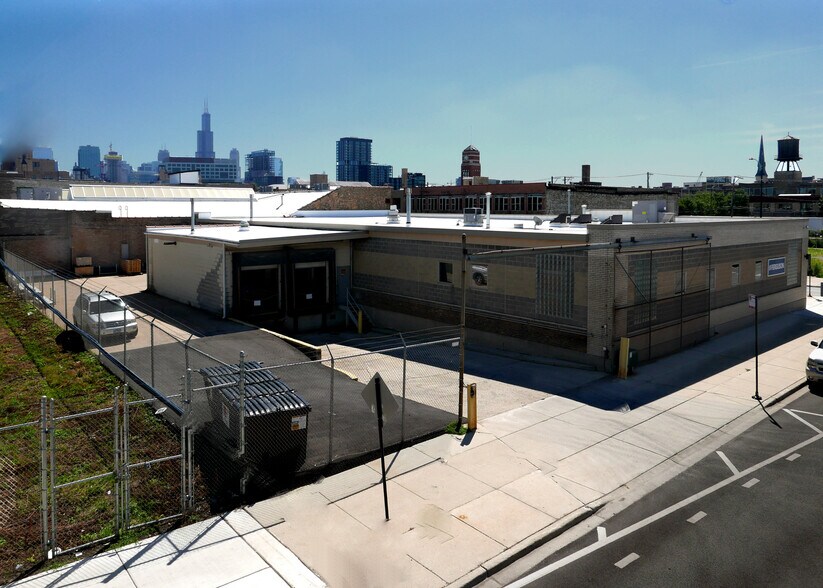 More Photos Of 1658 W Carroll Ave, Chicago Manufacturing For Lease