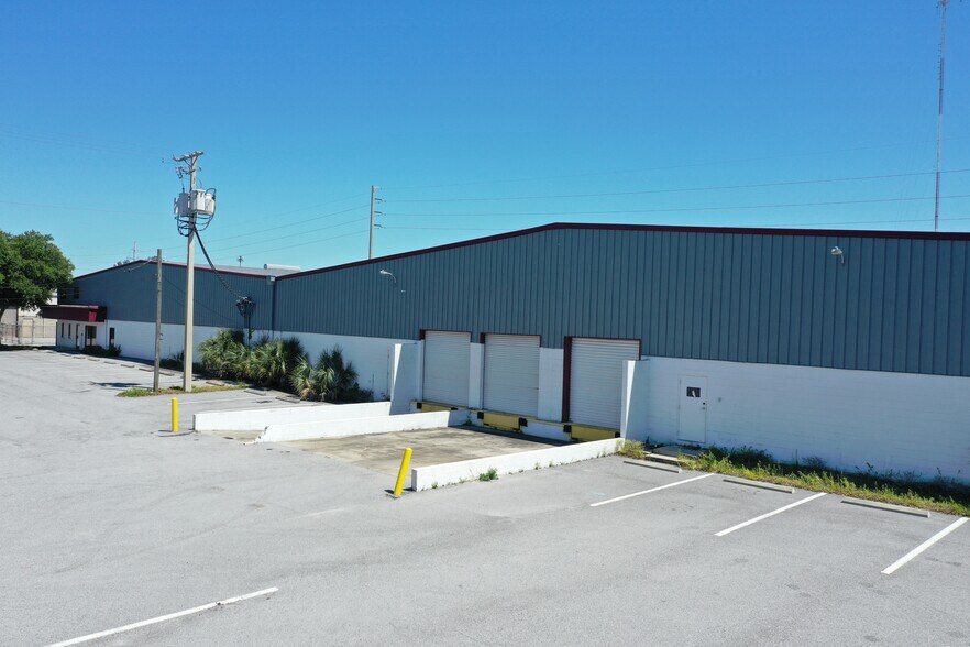 More Photos Of 425 Roberts Rd, Oldsmar Warehouse For Lease