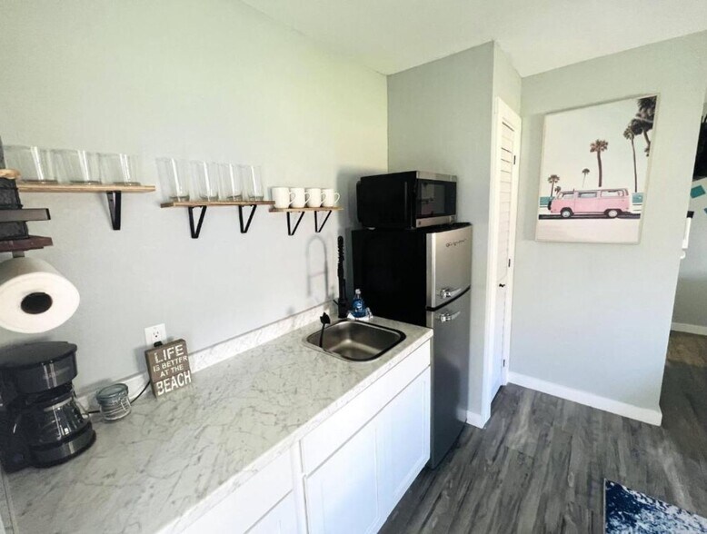 More Photos Of 1915 N Atlantic Ave, Daytona Beach Hotel For Sale