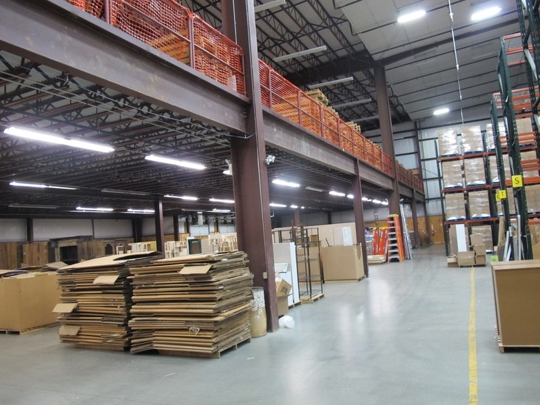 More Photos Of 221 Forney Dr, Ephrata Warehouse For Sale