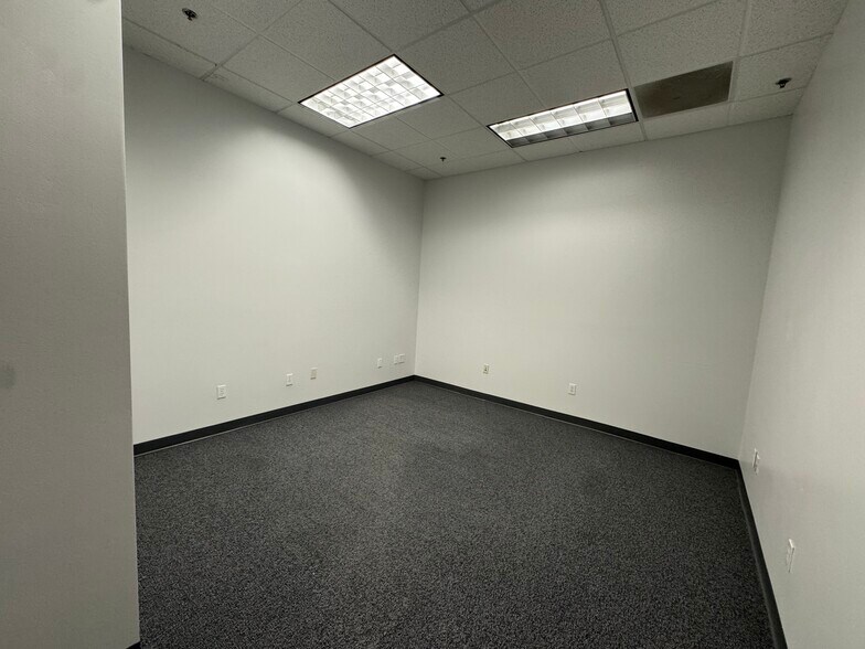 More Photos Of 4801 Calloway Dr, Bakersfield Office For Sale