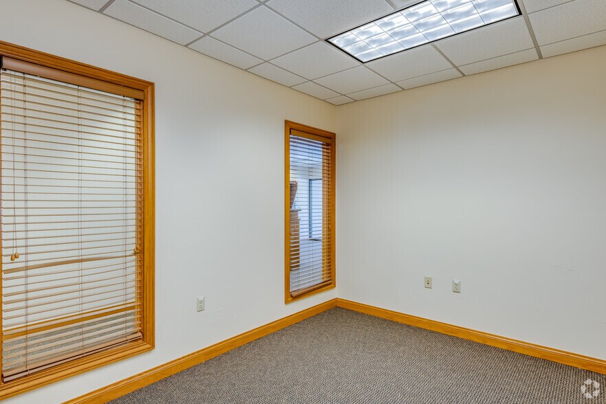More Photos Of 119 N McCarthy Rd, Appleton Office For Lease
