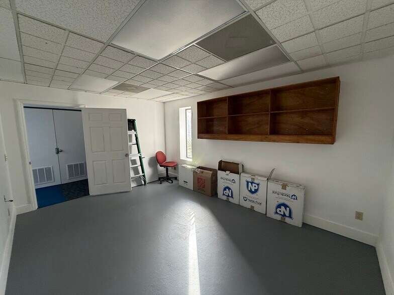 More Photos Of 911 S 8th St, Fernandina Beach Coworking Space