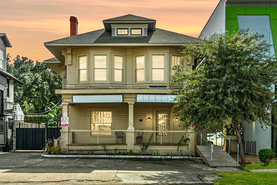 Primary Photo Of 239 Westheimer Rd, Houston Office Residential For Sale