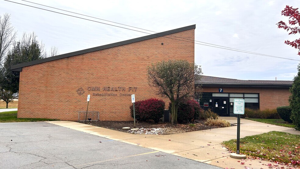 More Photos Of 208 Columbus St, Hicksville Hospital For Sale