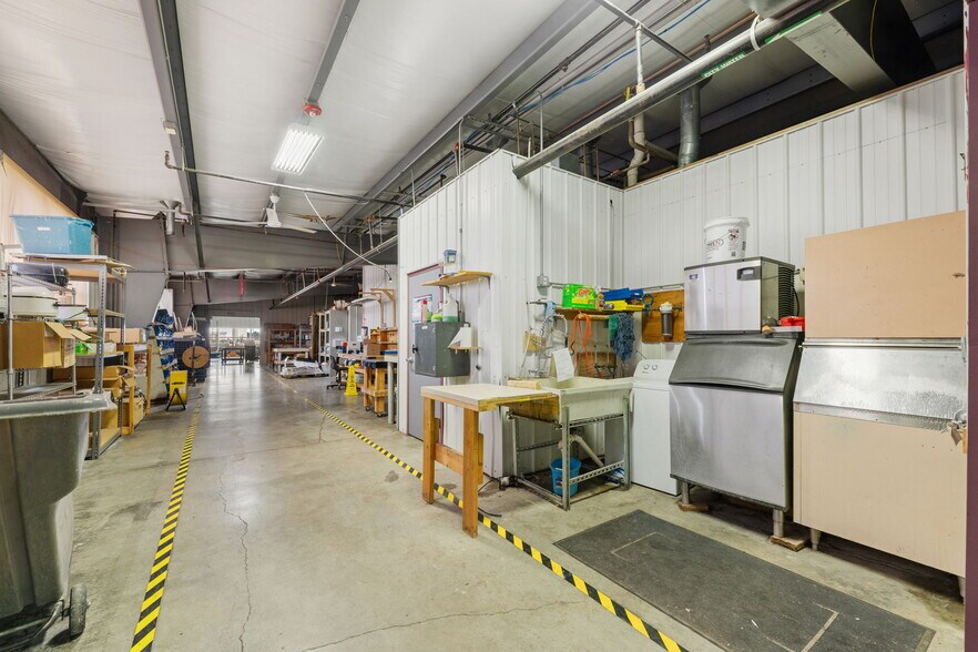 More Photos Of 900 W Miller Rd, Iola Manufacturing For Sale