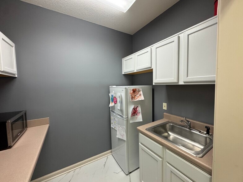 More Photos Of 10351 Dawson's Creek Blvd, Fort Wayne Medical For Sale