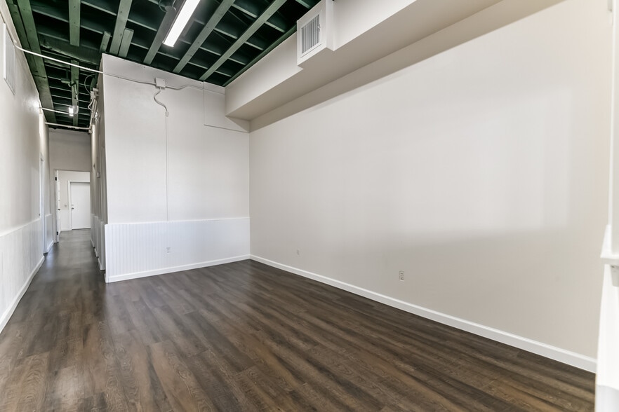 More Photos Of 121 W Sealy St, Alvin Freestanding For Sale