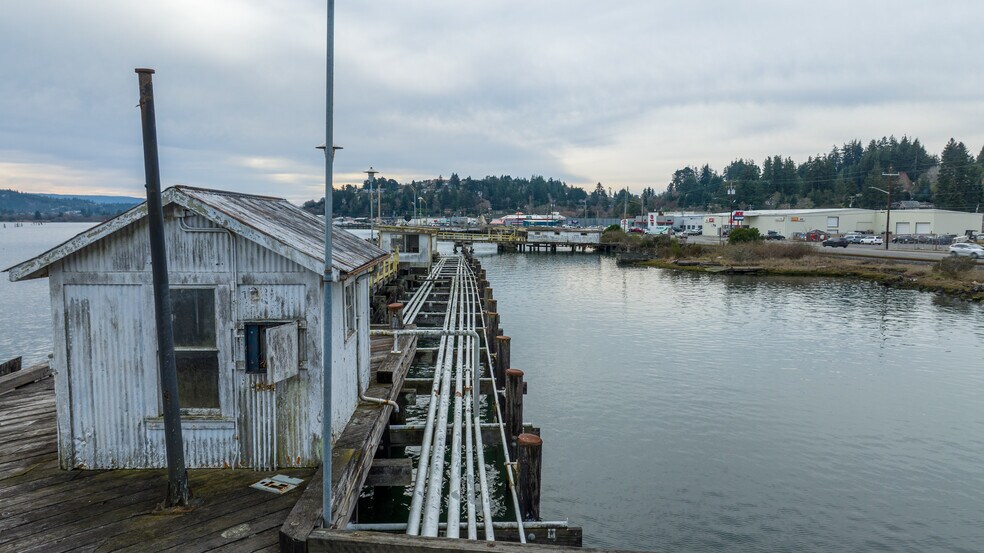 More Photos Of 2250 N Bayshore Dr, Coos Bay Marina For Sale