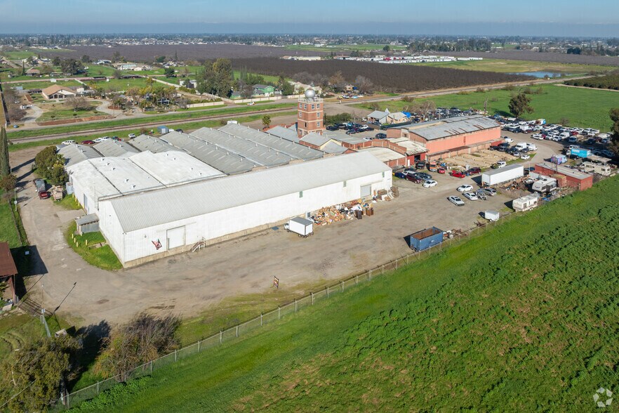More Photos Of 5621 W McKenzie Ave, Fresno Warehouse For Lease