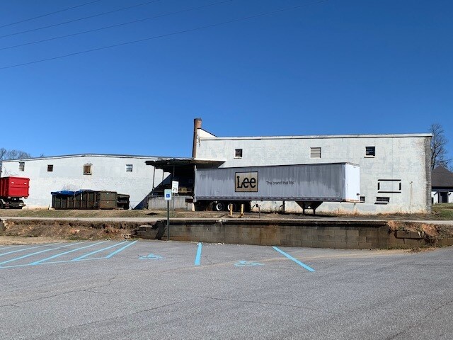 More Photos Of 203 Woodrow St, Pickens Industrial For Sale
