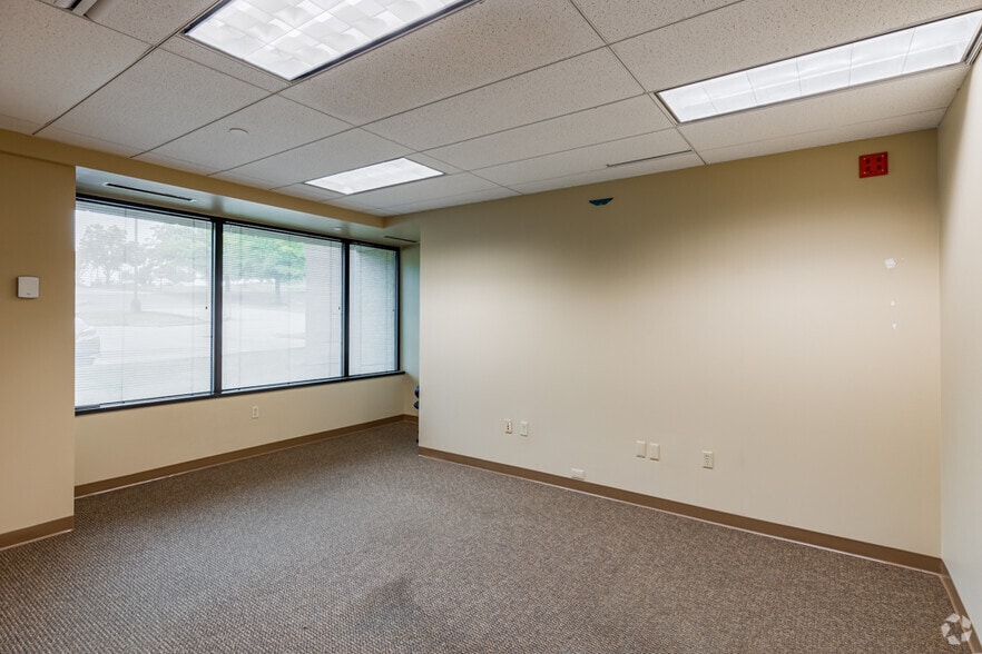 More Photos Of 300 Oxford Dr, Monroeville Office For Lease