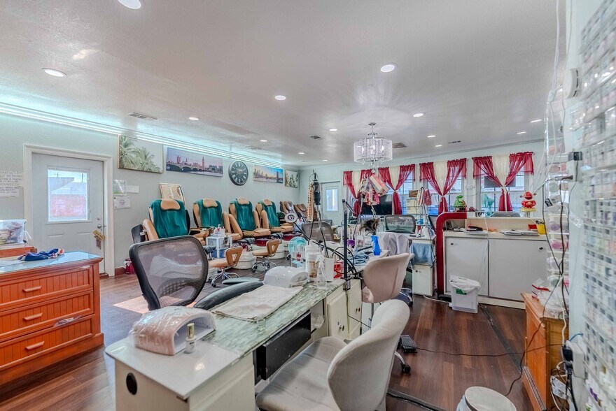 More Photos Of 3500 Mobile Hwy, Pensacola Freestanding For Sale