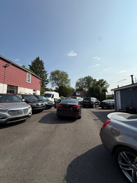 More Photos Of 689 Pascack Rd, Township of Washington Auto Repair For Sale