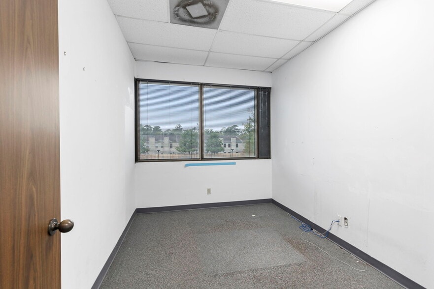 More Photos Of 17510 Red Oak Dr, Houston Office For Sale
