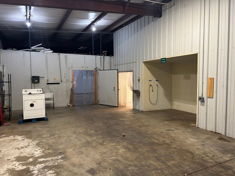 More Photos Of 174 NW 9th ave, Mulberry Distribution For Sale