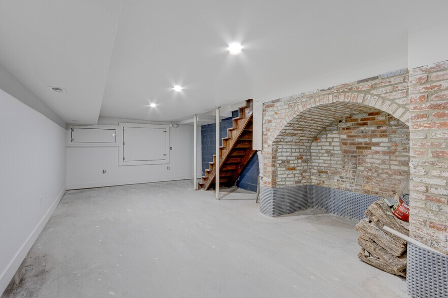 More Photos Of 833 N Howard St, Baltimore Storefront Retail Office For Lease