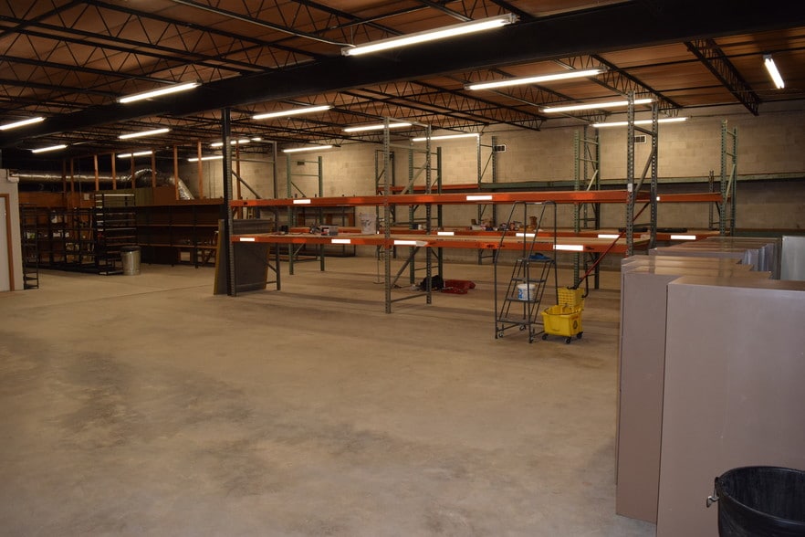 More Photos Of 4329 Emerson St, Jacksonville Warehouse For Lease