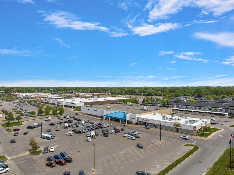More Photos Of 28200-28250 Dequindre Rd, Warren Supermarket For Sale