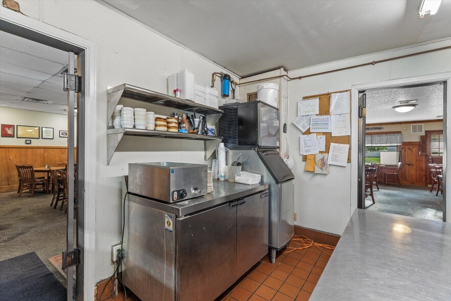 More Photos Of N8240 County Hwy E, Watertown Bar For Sale