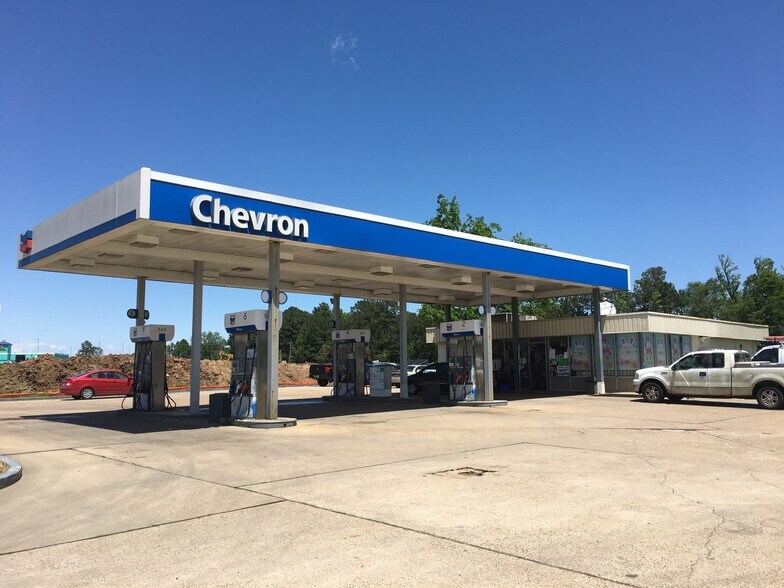 More Photos Of 6969 W Bert Kouns Industrial Loop, Shreveport Convenience Store For Sale