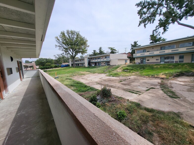More Photos Of 7350 N Hanley Rd, Hazelwood Hotel For Sale