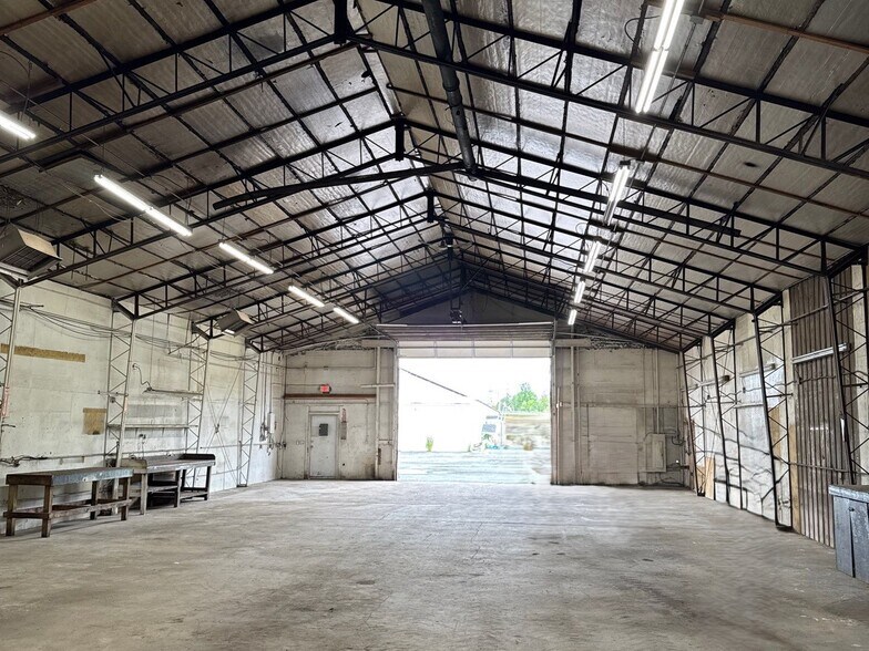 More Photos Of 4650 Buckley Rd, Liverpool Flex For Lease