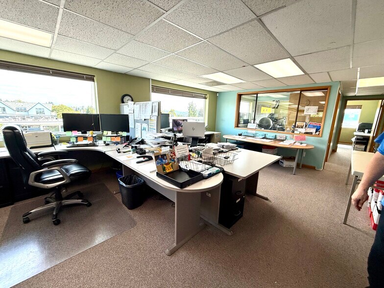More Photos Of 4201 Aurora Ave N, Seattle Office For Sale