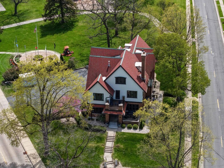 More Photos Of 90 S Main St, Hartford Hospitality For Sale