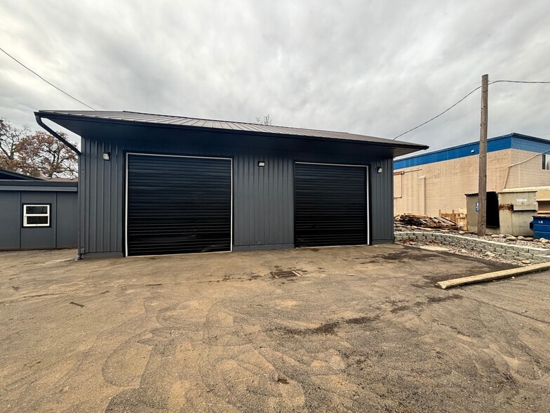 More Photos Of 446 McClaine St, Silverton Warehouse For Lease