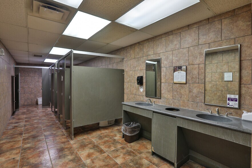 More Photos Of 2708-2720 Fredericksburg Rd, San Antonio Storefront For Sale