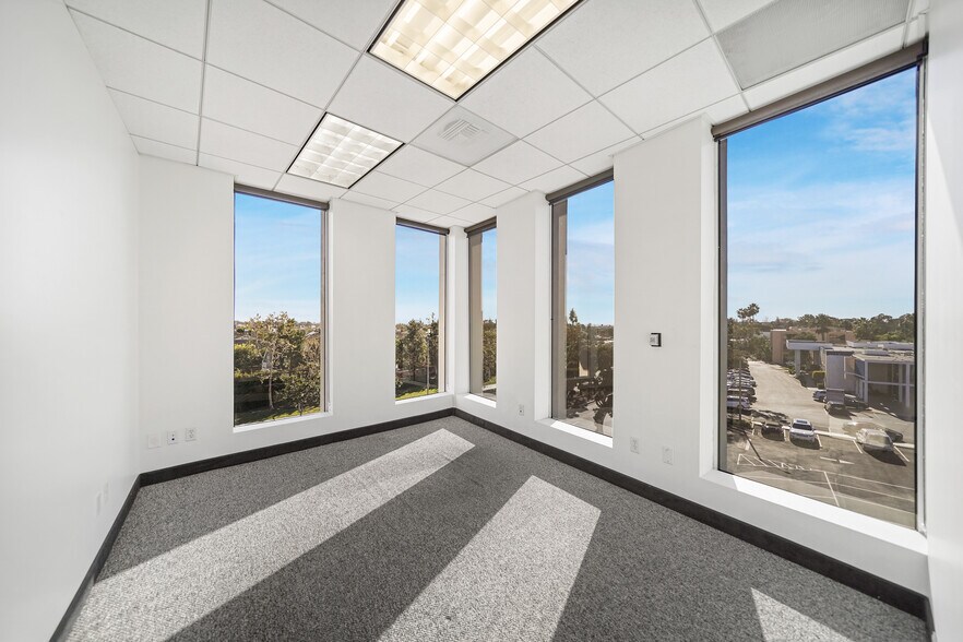 More Photos Of 1501 Westcliff Dr, Newport Beach Medical For Lease