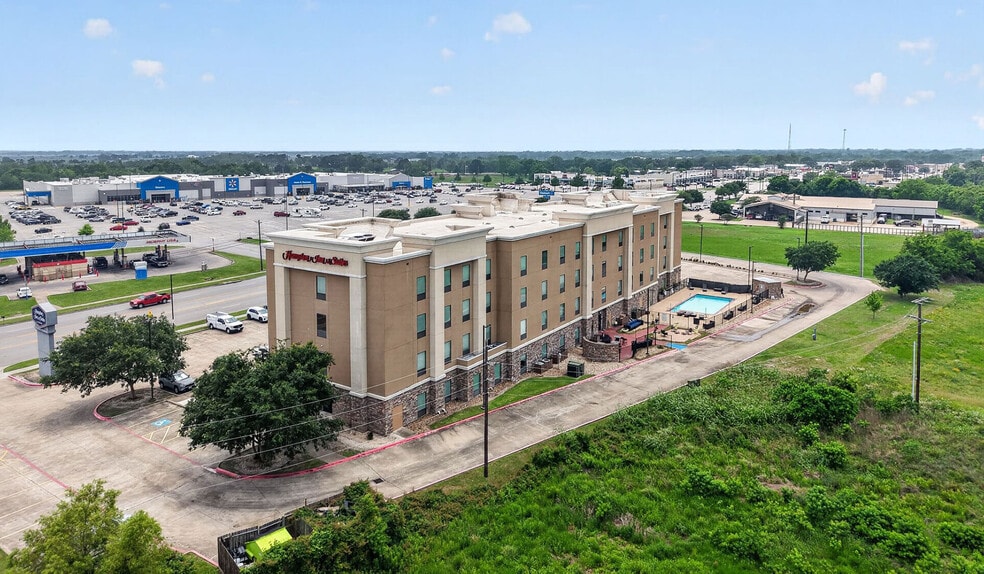 More Photos Of 4617 7th St, Bay City Hotel For Sale
