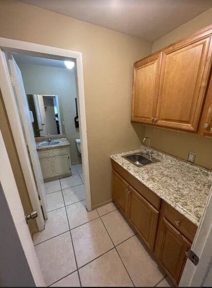 More Photos Of 25 E 4th St, Hialeah Office For Lease